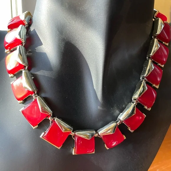 Charel Cherry Red & Silver Thermoset Parure- Necklace, Bracelet, Earrings, 1950s - Picture 4 of 16